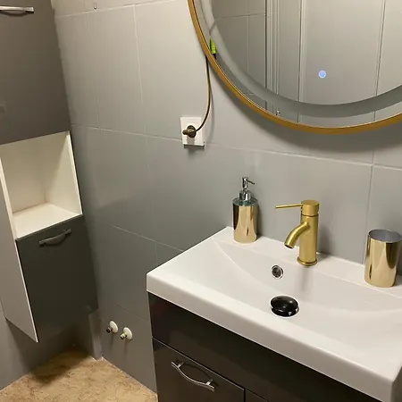 アパート 079 Nabila