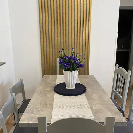 079 Nabila Lägenhet *