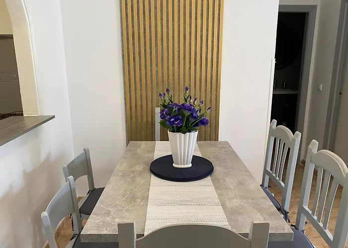 079 Nabila Apartman *